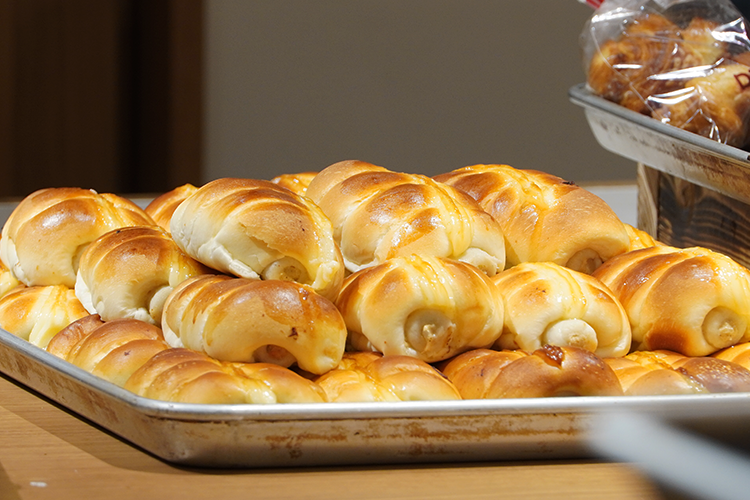 地域の声にこたえつづけてきた“焼き立てパン”のお店「どんぐり」の魅力