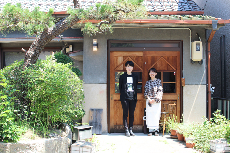 「実家カフェ山田」の近澤さんと「Rカフェ」店主のRyokoさん。