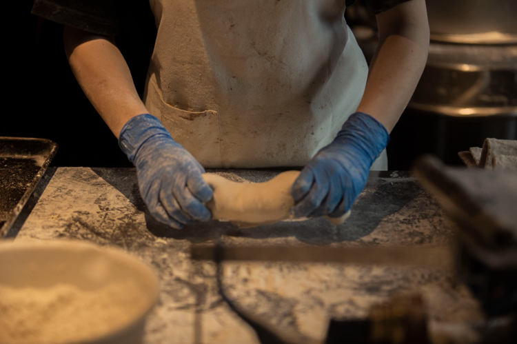 Pan horneado en un horno alemán especial que está delicioso incluso cuando está lleno