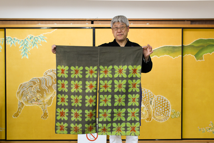 Tsuyoshi Kuno, tintorero de Kuno Dyeing Factory, Shibori Dyeing Co., Ltd.