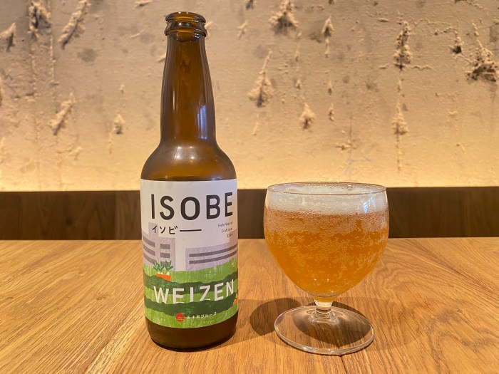 La cerveza artesanal original del Grupo Isoya, "Isobee", es perfecta para beber fuera. Tiene un sabor afrutado que combina bien con las verduras.