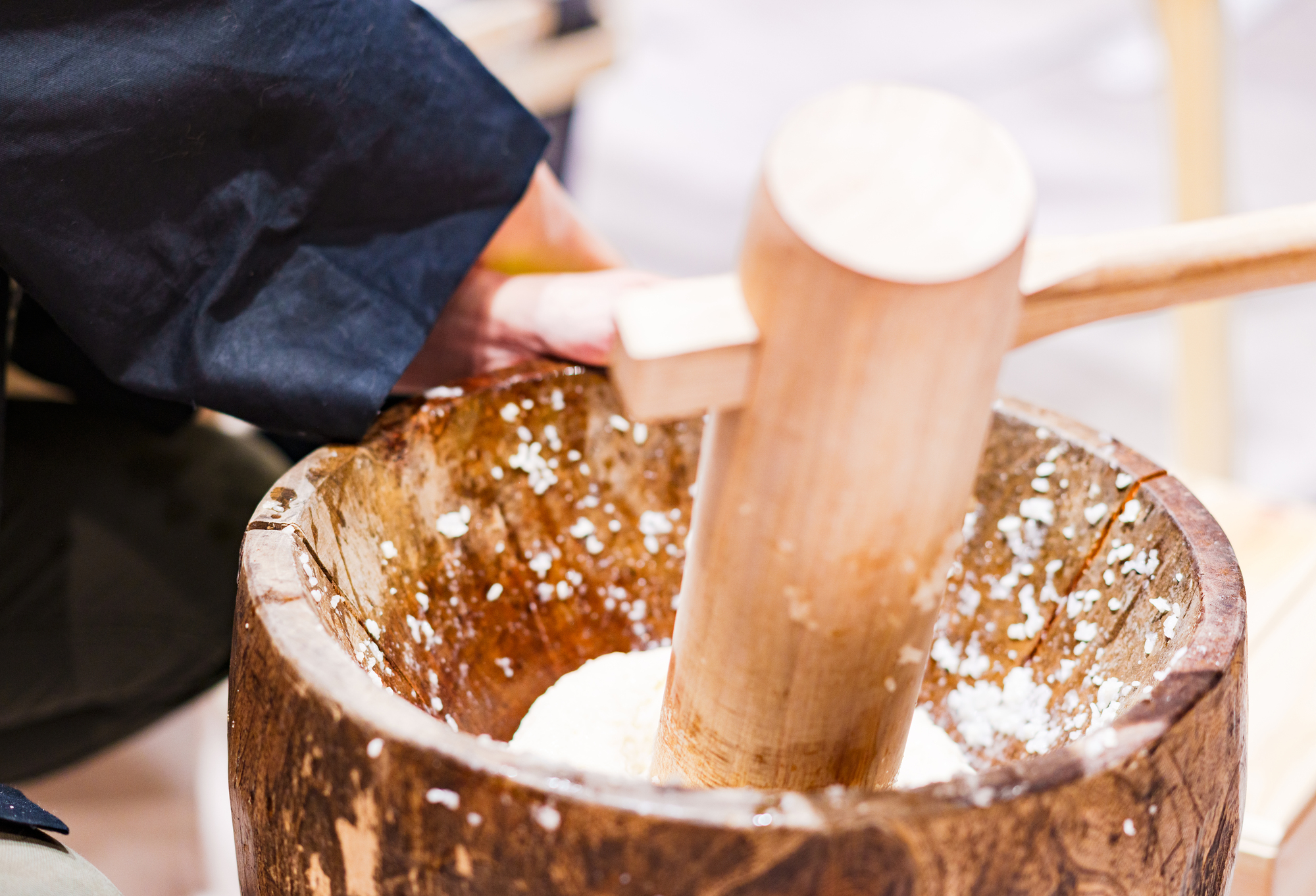 [Limitado a los huéspedes del hotel] Evento especial de Año Nuevo para disfrutar de pasteles de arroz recién hechos mientras viaja.