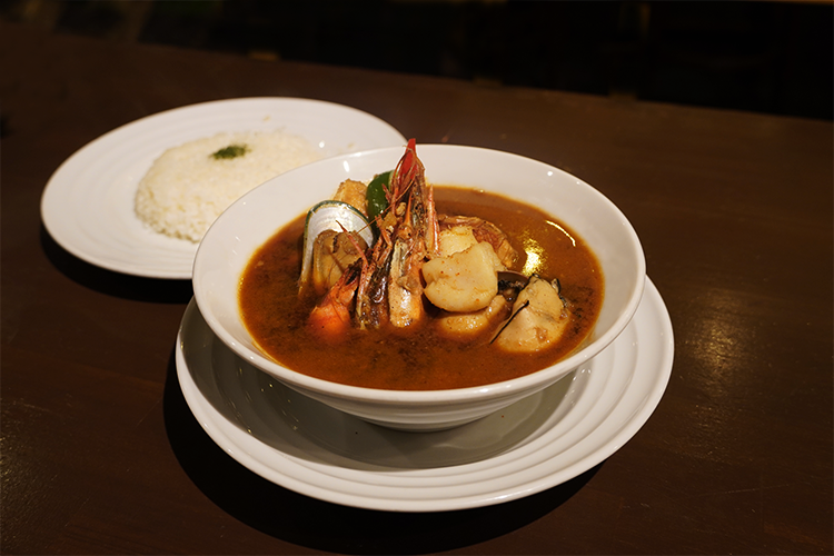 "-Clásico- Curry de mariscos con sopa de villano"