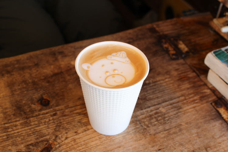 Capuchino con lindas ilustraciones