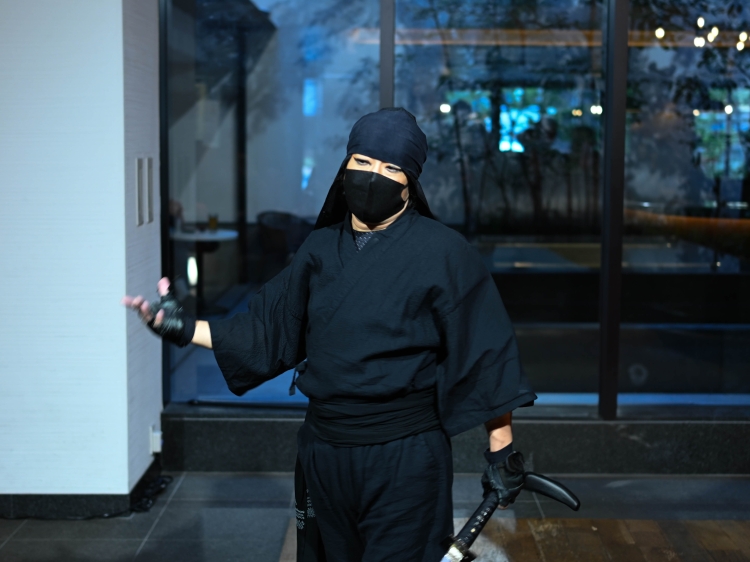 Tomoeda Juju, quien está a cargo de dirigir y actuar en el evento Ninja Show