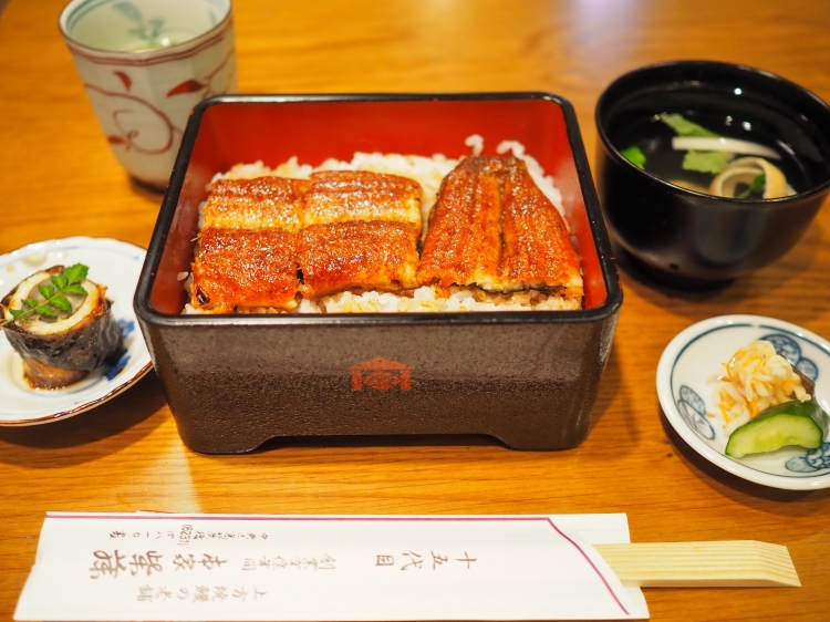 「本家柴藤」名物メニューの“大阪まむし” 