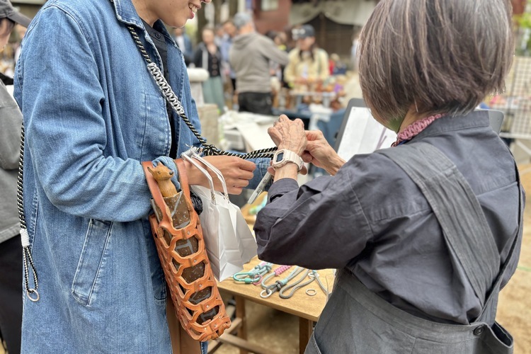 現在「MOMME」のアイテムに直接触れられるのは「雑司ヶ谷 手創り市」のみ