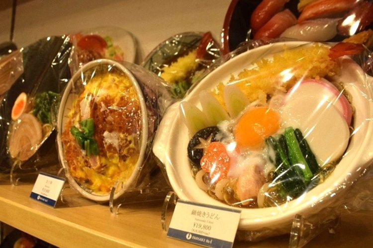 La belleza de los detalles, como la textura y el dorado de los alimentos fritos, es algo que sólo se puede encontrar en Japón, donde las técnicas de fabricación son tan avanzadas.