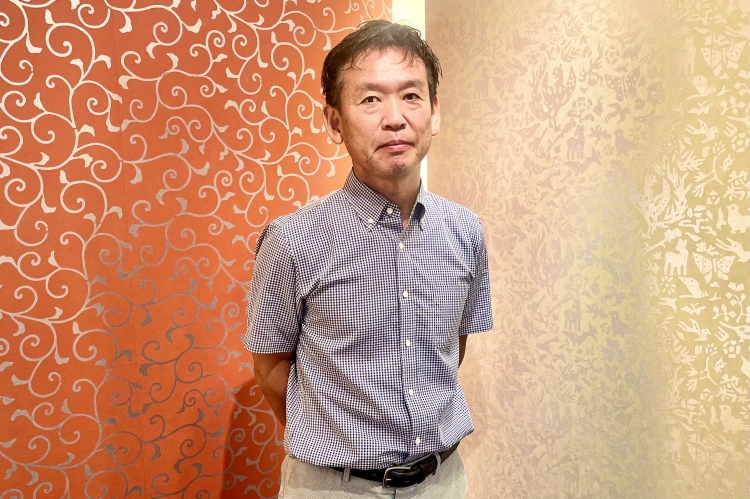 El Sr. Nishimura, director ejecutivo de Maruni Co., Ltd., transmite el atractivo y el potencial de Kyo Karakami