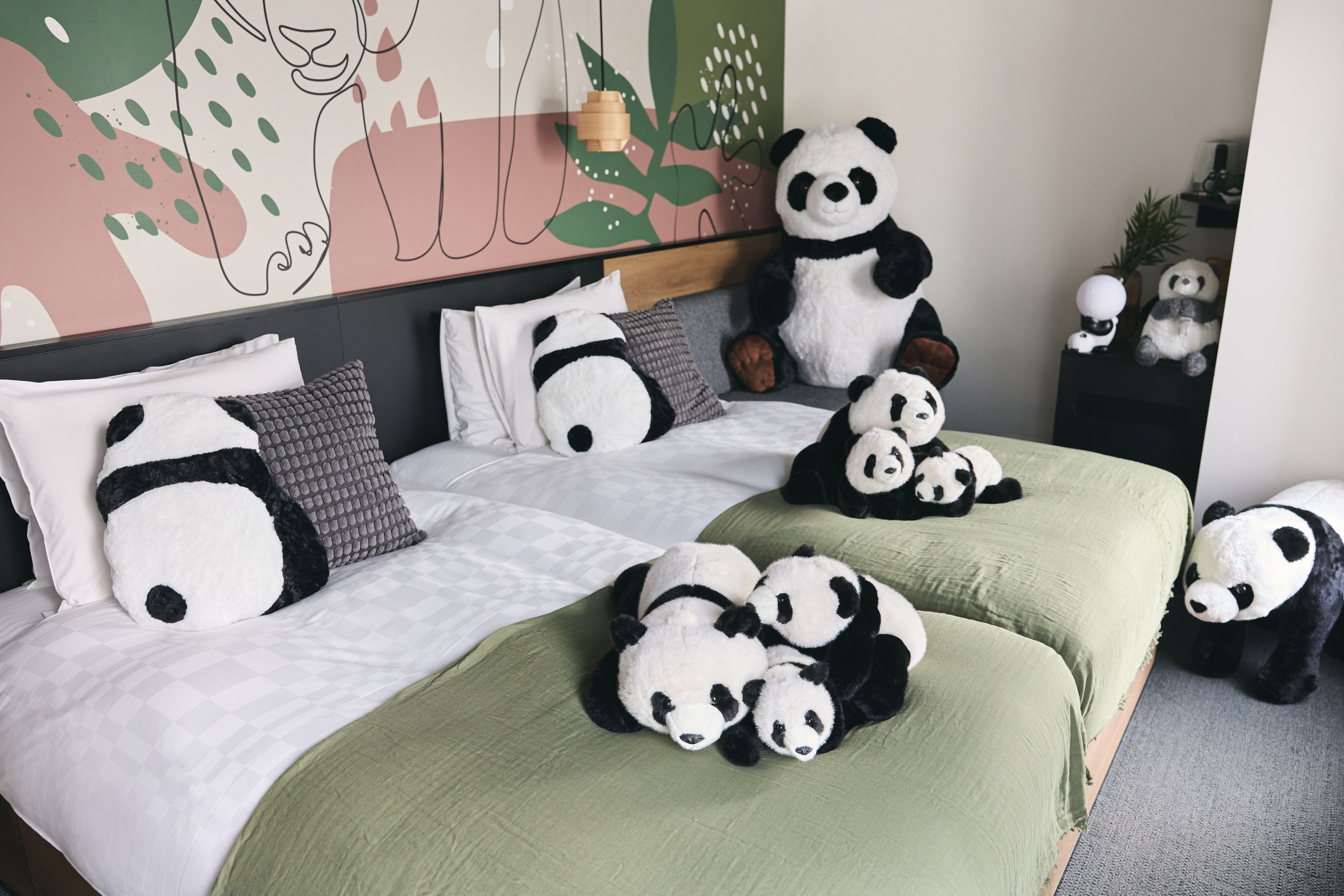 La historia del HOTEL RESOL UENO, donde la gente piensa en pandas y dice "gracias".