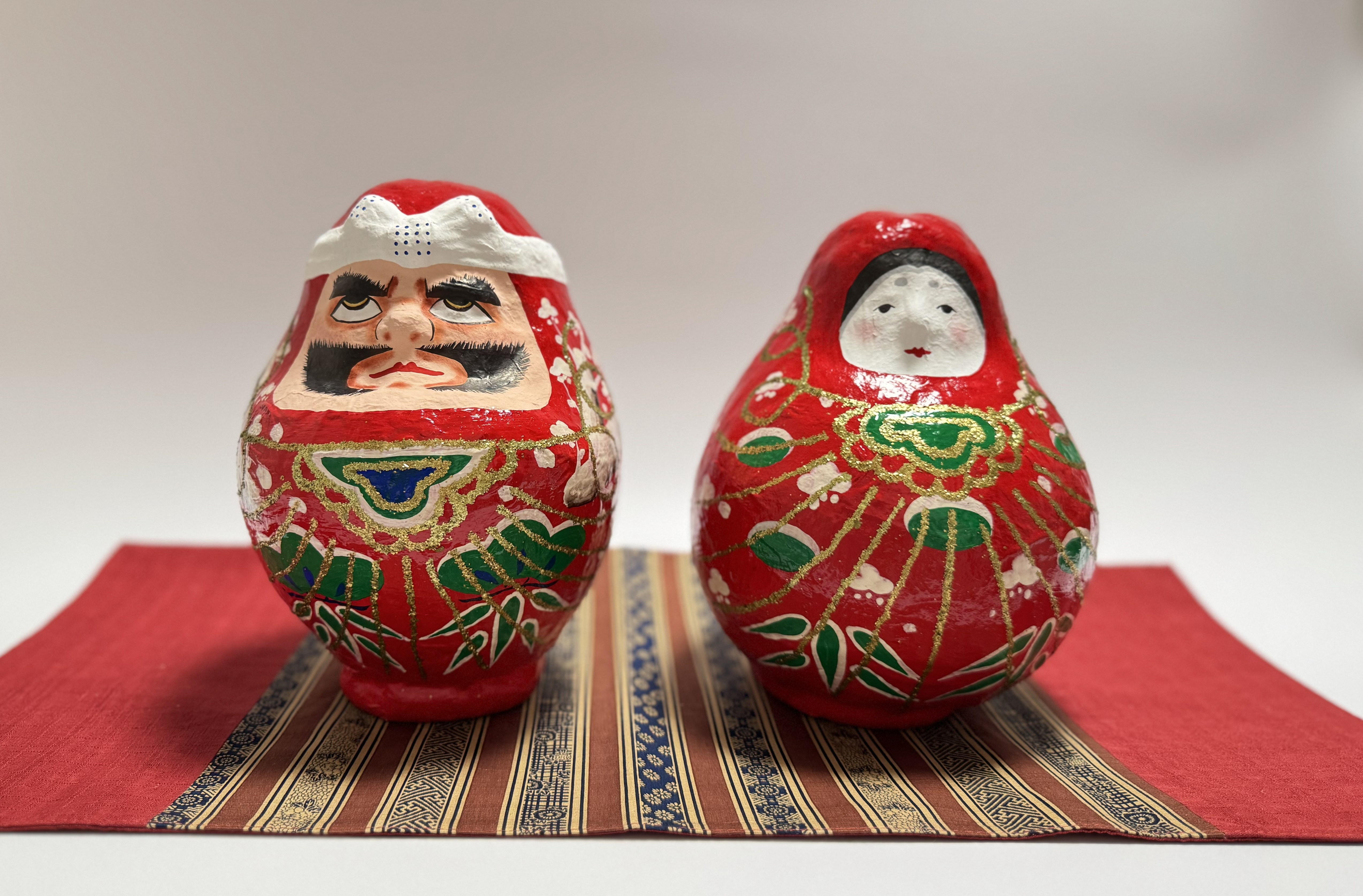 Un viaje como artesano de papel maché de Hakata que continúa con la tradición.