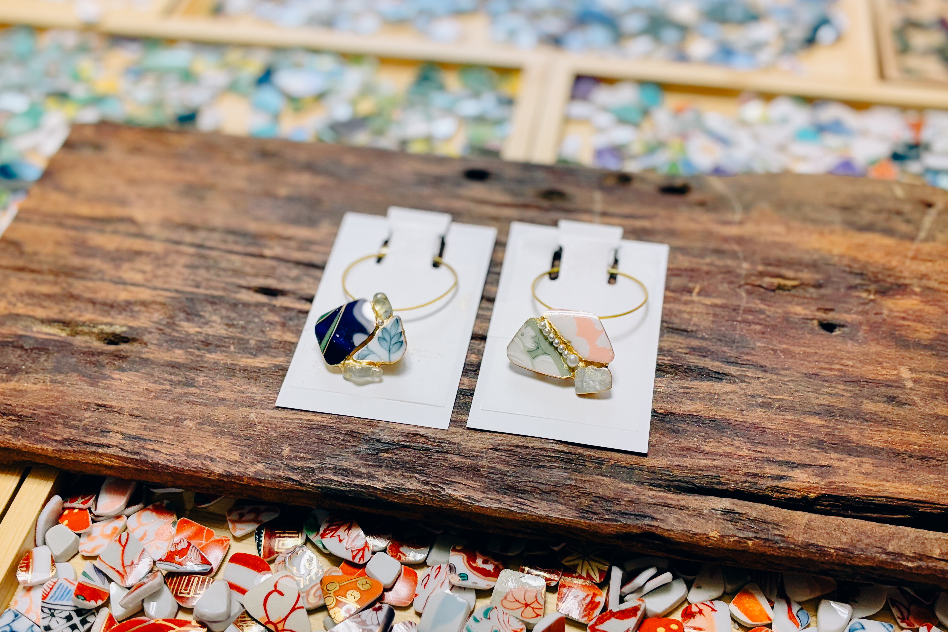 Crea accesorios únicos a partir de retazos de tela. Disfruta de una experiencia de kintsugi (reparación de oro) en Kioto.