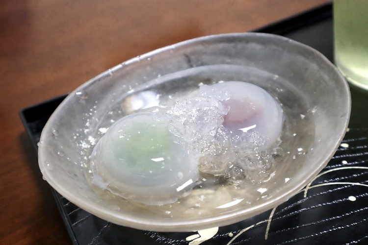 Mizu Manju, una tradición veraniega en la ciudad de Ogaki. Un sabor puro y refrescante, único de la ciudad del agua.