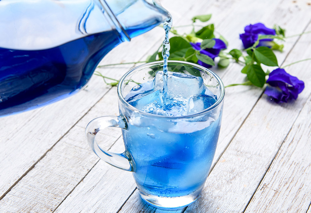 Disfruta de una estancia inmerso en las flores de guisante mariposa. Experimenta el azul del mar y el cielo de Okinawa.