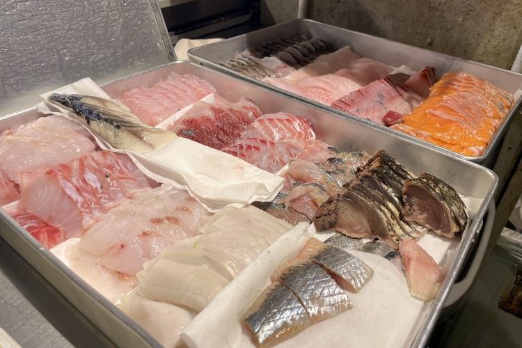 Filete para colocar en un recipiente de mariscos.