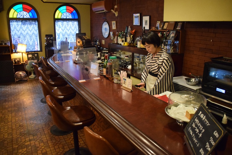 El interior de la tienda aprovecha al máximo el encanto de sus 60 años de historia.