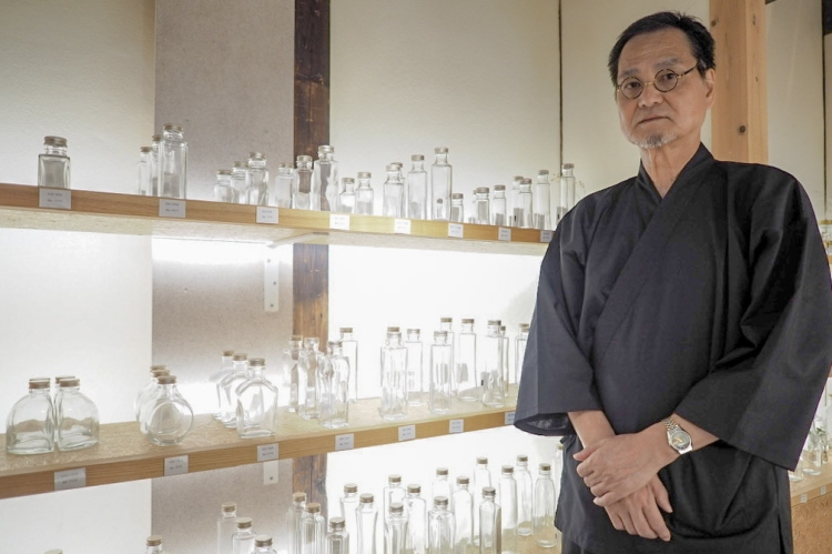 El señor Shimizu nos explicó la historia cuidadosamente.