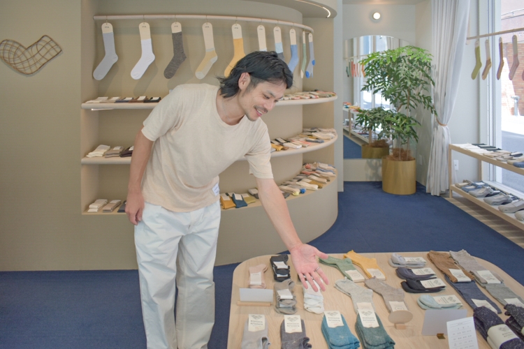 Nishiguchi-san me habló de sus calcetines favoritos.