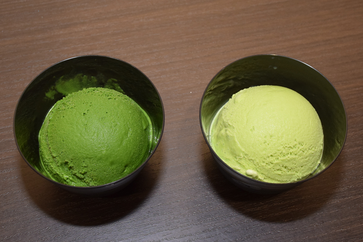 Número 7, "El helado de matcha más fuerte del mundo" (izquierda), y número 1, helado (derecha).