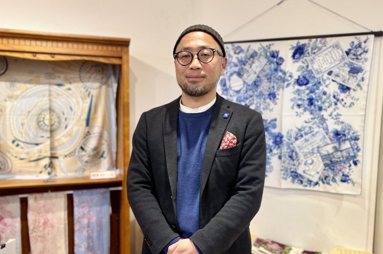El Sr. Endo, de Maruka Co., Ltd., colaboró en la entrevista.