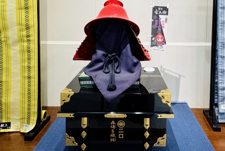 Se dice que el diseño del patrón de tributo fue difundido por todo el país por el señor de la guerra Kuroda Nagamasa.