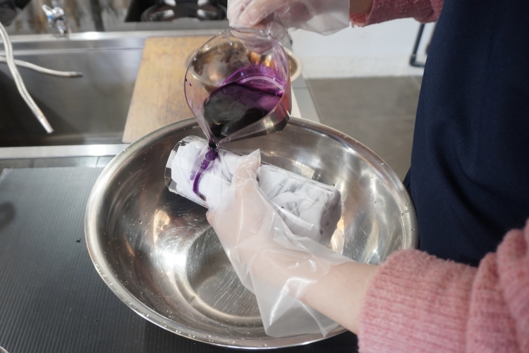 "Experiencia de teñido Shibori Furoshiki no Yume": fácil de probar incluso para principiantes.