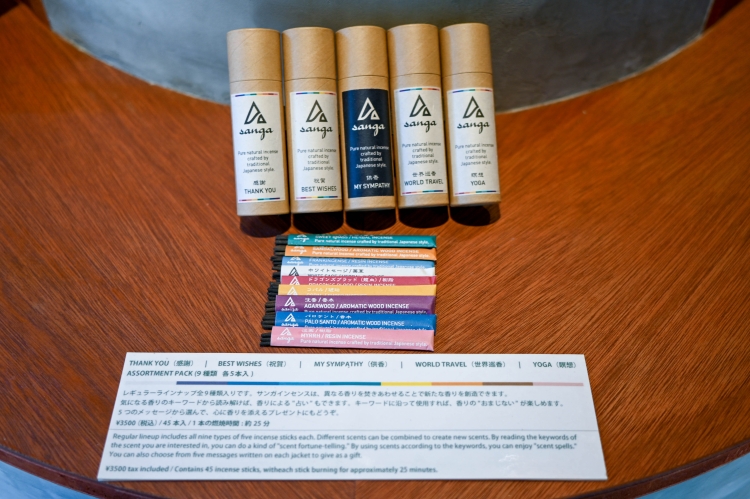 Un "paquete surtido" que contiene 5 botellas de cada uno de los 9 aromas diferentes.