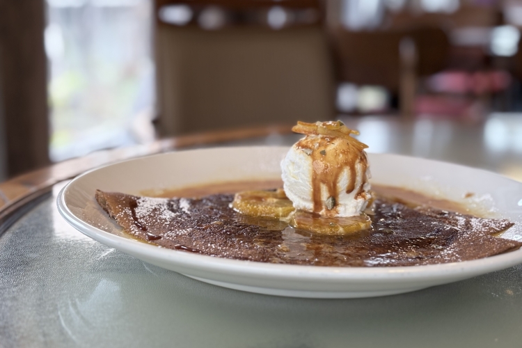 Crepe de trigo sarraceno "Orange Suzette" con helado.