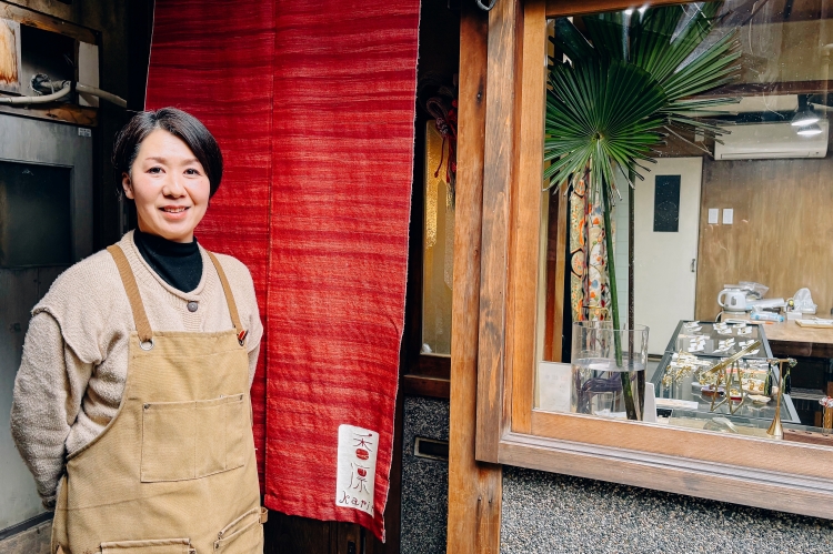 La Sra. Kimura, propietaria de "Karin".