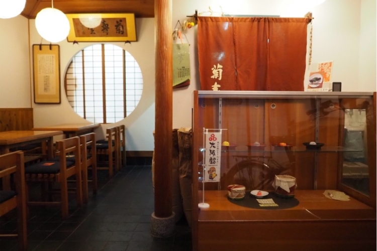 La tienda continúa dando la bienvenida a nuestros estimados clientes.