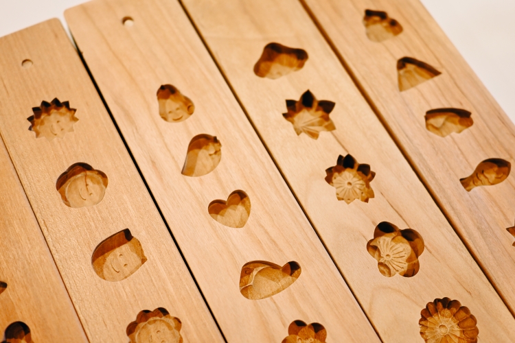 El molde de madera para el elaborado "UCHU wagashi".