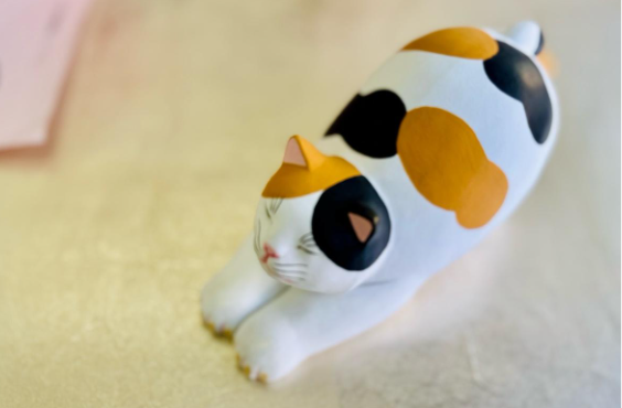Muñecas Hakata modernas que se integran en hogares contemporáneos.