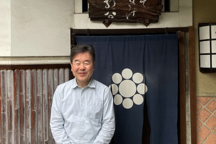 El señor Yasuhiro Ogawa, actual jefe de la familia Nijō Jinya.