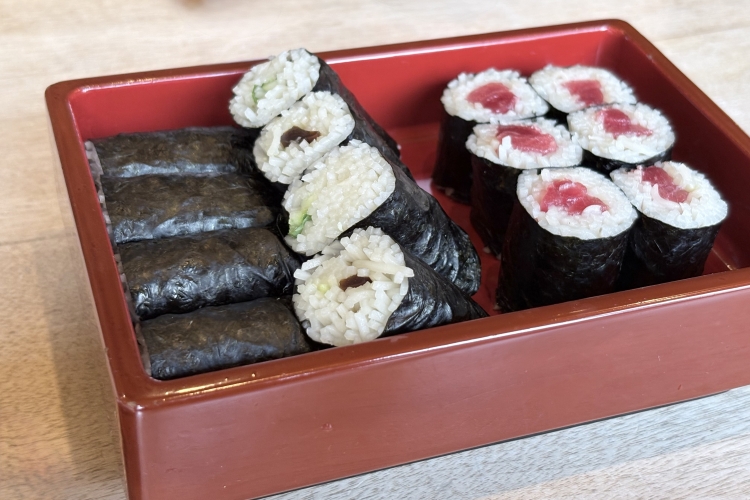 El "sushi soba" es un plato refrescante con un sabor avinagrado.