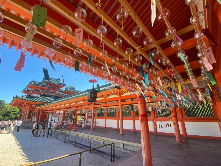 Festival de campanillas de viento de Tanabata en el santuario de Heian. Un verano refrescante con tonos frescos